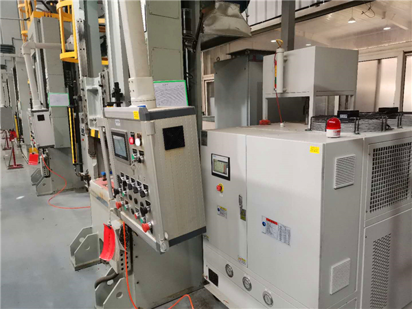 復(fù)合材料成型冷熱一體模溫機 (12)